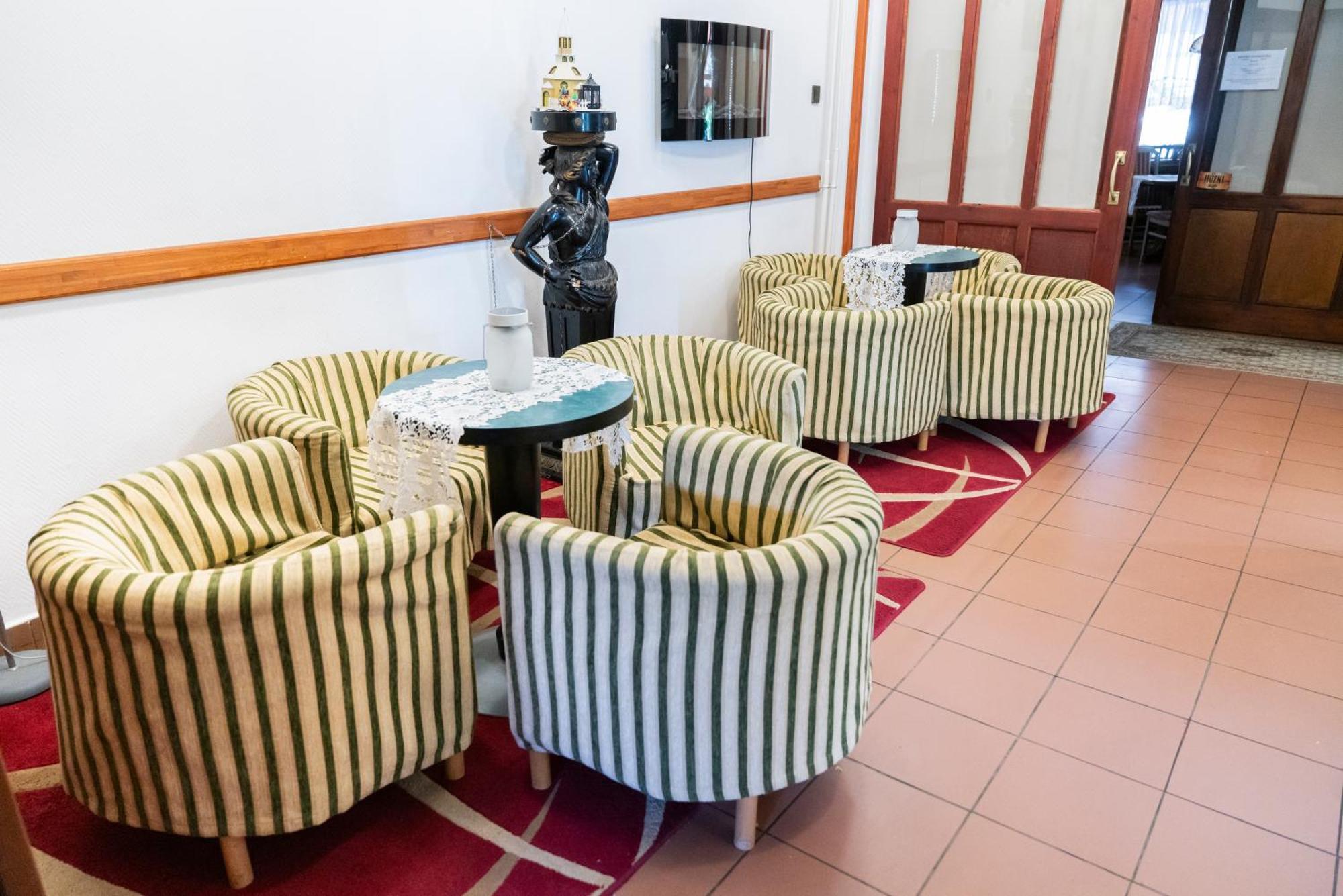 Bagoly Fogado Hotel Gyömrő Buitenkant foto