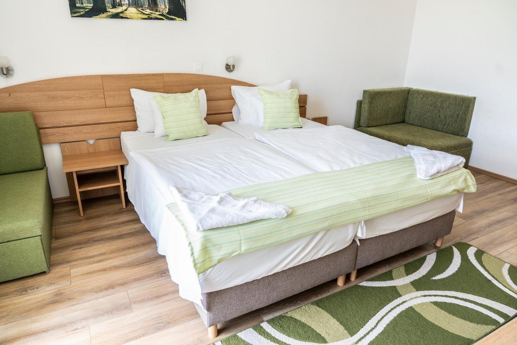 Bagoly Fogado Hotel Gyömrő Buitenkant foto